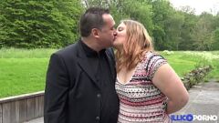play Puta rubia gordita es follada analmente doblemente por su marido y un extraño