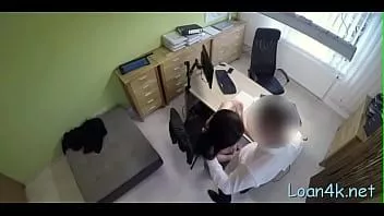 Riproduci Scena in sella a una zanna con una donna di prim'ordine