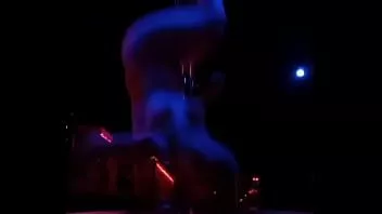 play Stripper babe geeft een optreden