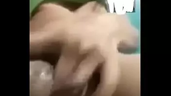 播放 亚洲女友用她的赤裸身体进行视频通话