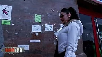 play 在街上捡起来，他妈的一个丰满的纹身西班牙摩洛伊斯兰解放阵线拉米亚黑暗