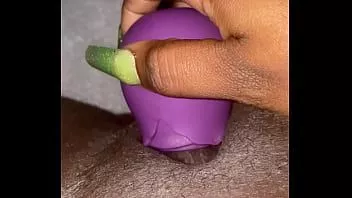 play اللعب مع هزاز الورد المفضل لدي