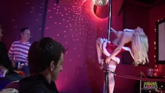 Oynat Noel Anal Fantezi: Striptiz Kulübü Milfler Grup Seks ve Yüz Bakımıyla Çıldırıyor