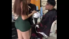 Reproduzir Loira pública ganha um creampie anal furtivo no salão