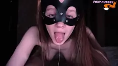 play Owłosiona cipka bogini Foxy Pussy daje intensywne głębokie gardło i ostre ruchanie na pieska
