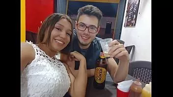 Reproduzir Fazendo amor apaixonado com minha meia-irmã depois de 2 meses sem se ver porque ela estava em nova york para passear e não me convidou, me deixou sozinha se me deixasse sozinha de novo, procuro outro homem