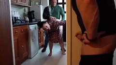 再生 イタリア人の妻の大きな泡のお尻が黒人の恋人によってクリームピッドが視聴している間