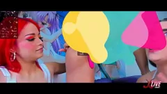 Redare Adolescenți lesbiene fierbinți stropesc cu plăcere într-o sesiune intensă de mâncare de păsărică