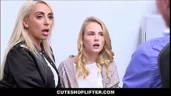 Jouer Petite blonde teen belle-fille natalie chevalier et gros seins milf belle-mère kylie kingston attrapé vol à l'étalage sexe avec officier après accord
