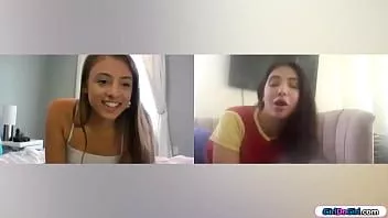 Riproduci Le ragazze coed si masturbano con un giocattolo anale in webcam