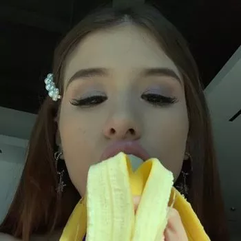Порнозвезда Isabell Moon