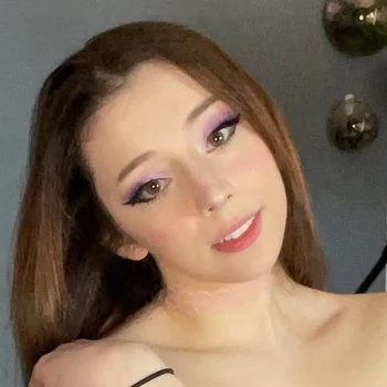 Порнозвезда Lavender Snowe