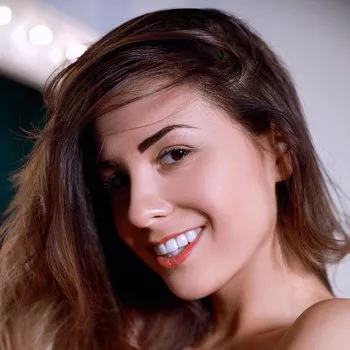 قناة Alice Kelly