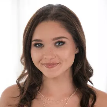 Порнозвезда Zoe Bloom